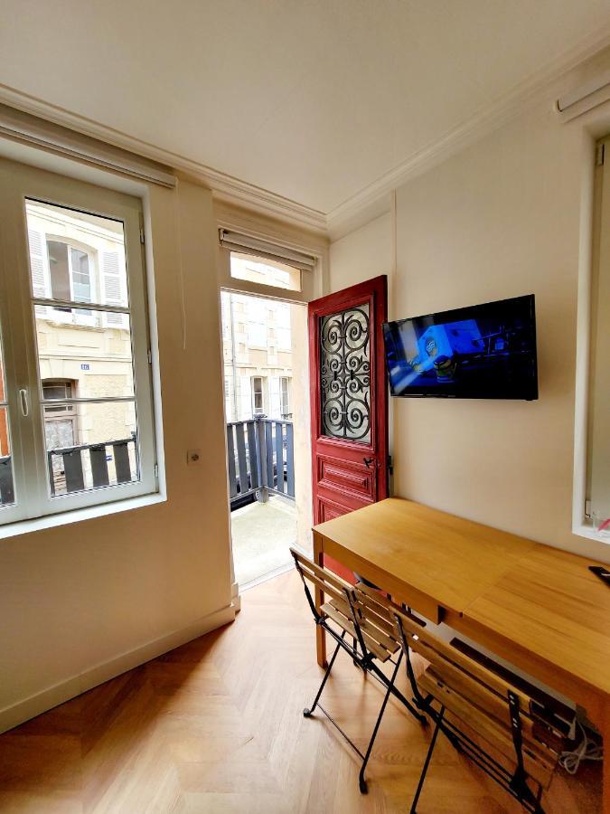 Apartment Jeannette: Beachside Balcony Retreat With Wi-fi *