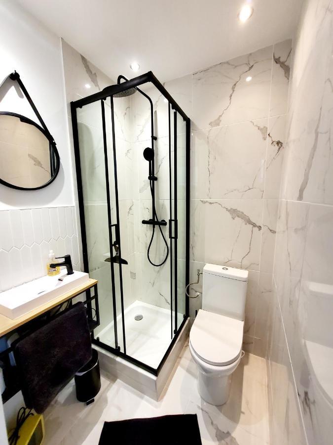 Jeannette: Beachside Balcony Retreat With Wi-fi Apartment *