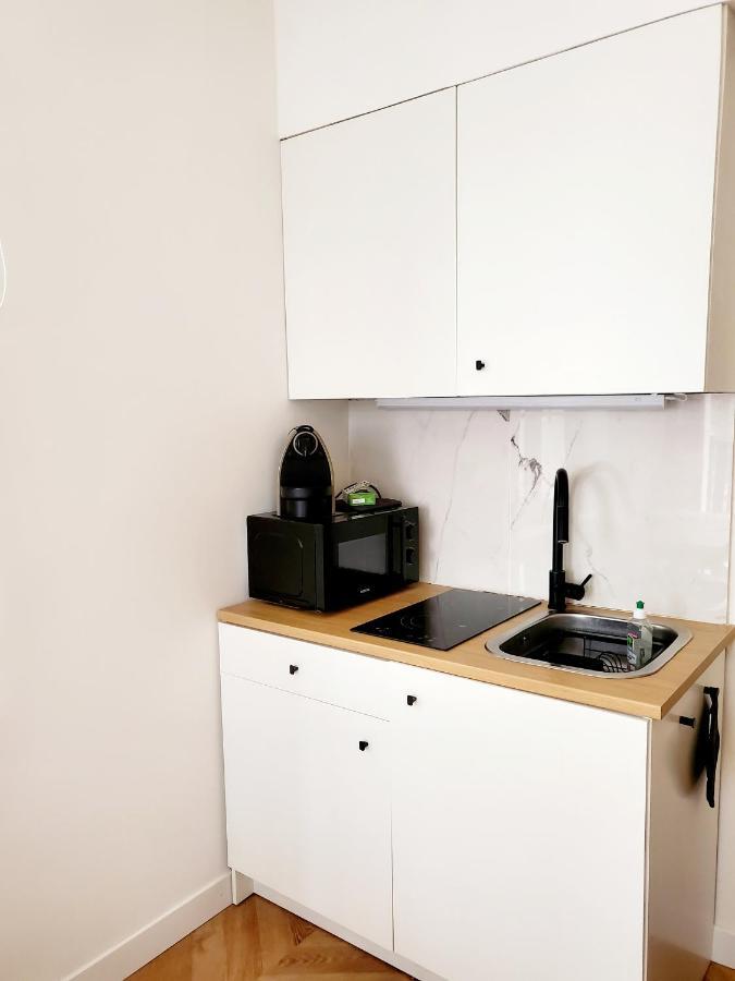 Apartment Jeannette: Beachside Balcony Retreat With Wi-fi
